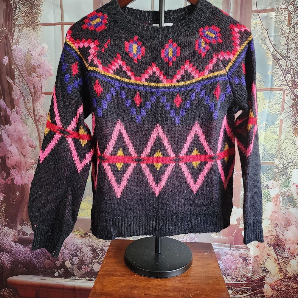 XS | Y2K Geometric Knit Pullover Sweater: Cropped XS Black & Pink